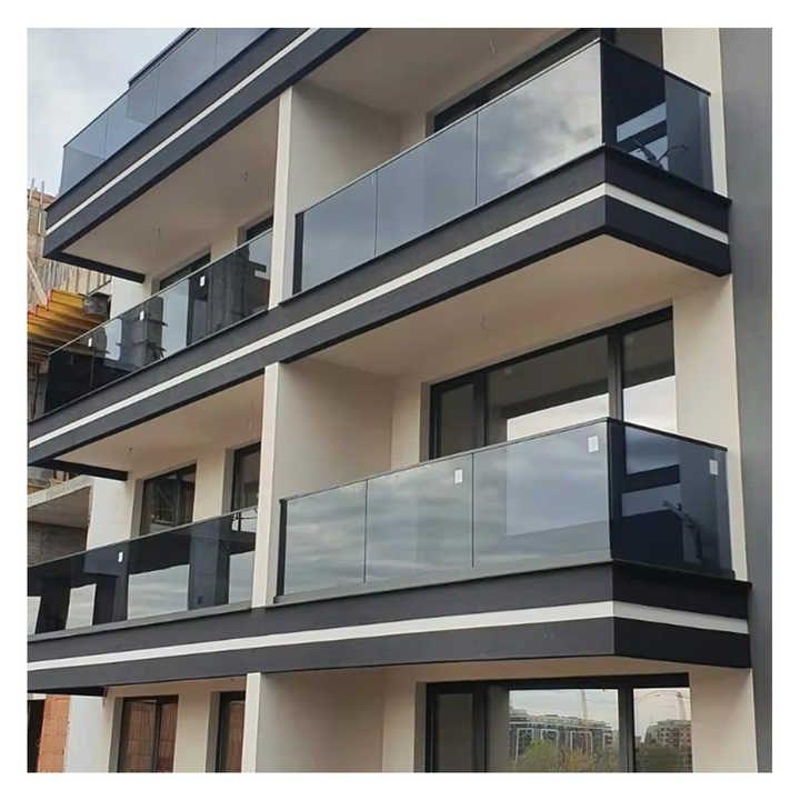 Moderner freistehender Vorstellbalkon aus feuerverzinktem Stahl - HSN Metallbau